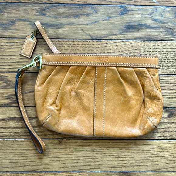 Coach tan wristlet - Picture 1 of 8